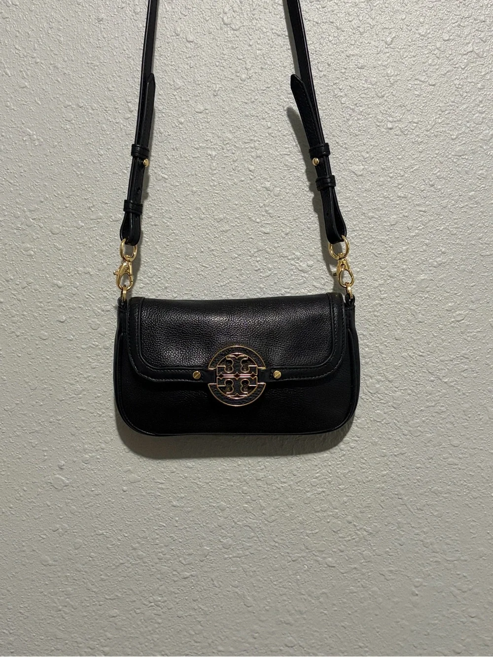 TORY BURCH Classic Black Pebbled Leather Amanda Mini Crossbody PHONE WALLET Bag